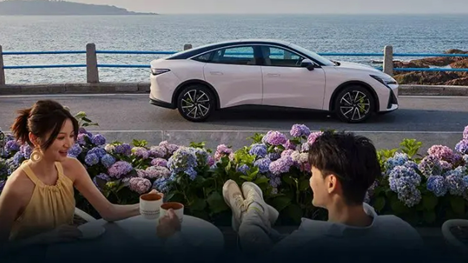 17.68萬元起，至高4.4萬元限時權益 | 北汽極狐阿爾法S5高能超值上市