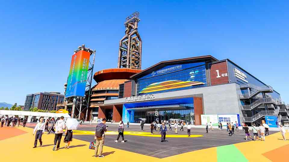 北汽集團純電軍團亮相2024服貿會 享界、極狐擔任大會指定用車