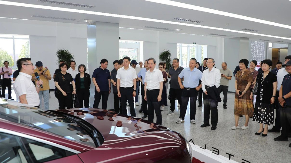 市政協(xié)委員點(diǎn)贊“北汽智造”